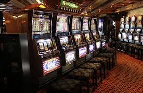 Live Three Card Poker table on kingdom88 showing dealer hand and player cards layout